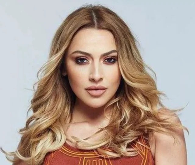 Hadise dansçıları azarladı