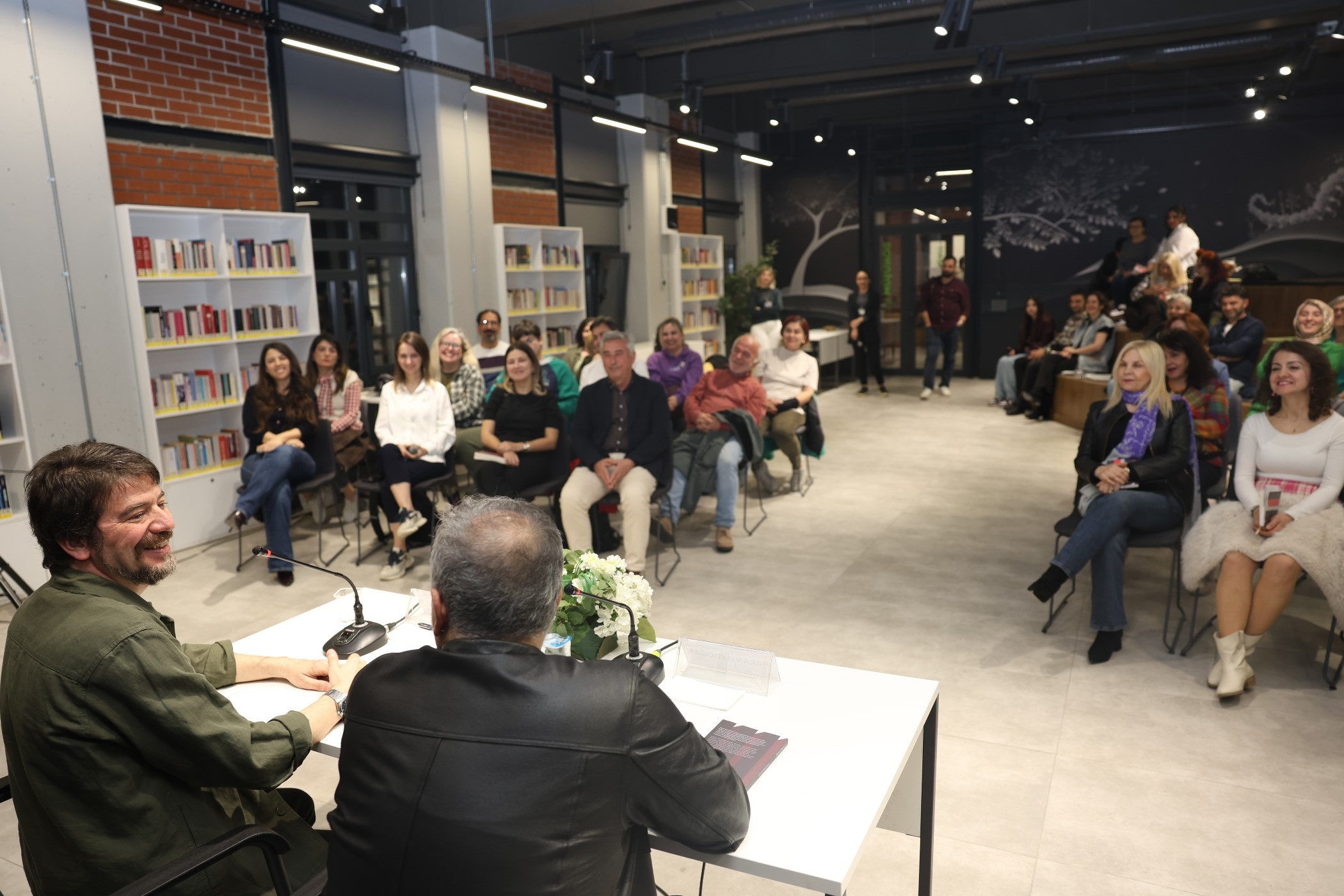 Hakan Bıçakçı, TikTok çağında edebiyatı sürdürmeyi Nilüfer’de anlattı