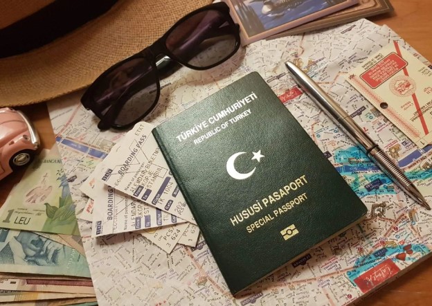 İki Mesleğe Yeşil Pasaport İstendi! Teklif Meclis’e Sunuldu, Şartlar Belli Oldu!