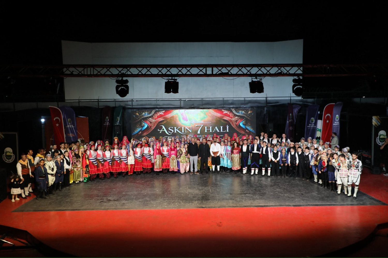 İnegöl Belediyesi Halk Dansları Topluluğu Yaza Merhaba Dedi