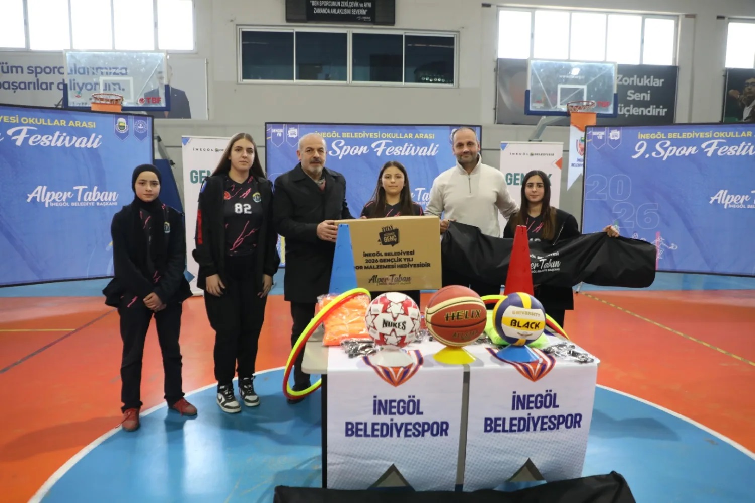 İnegöl Belediyesi’nden 80 Okula 700 Bin Tl’lik Spor Malzemesi Desteği