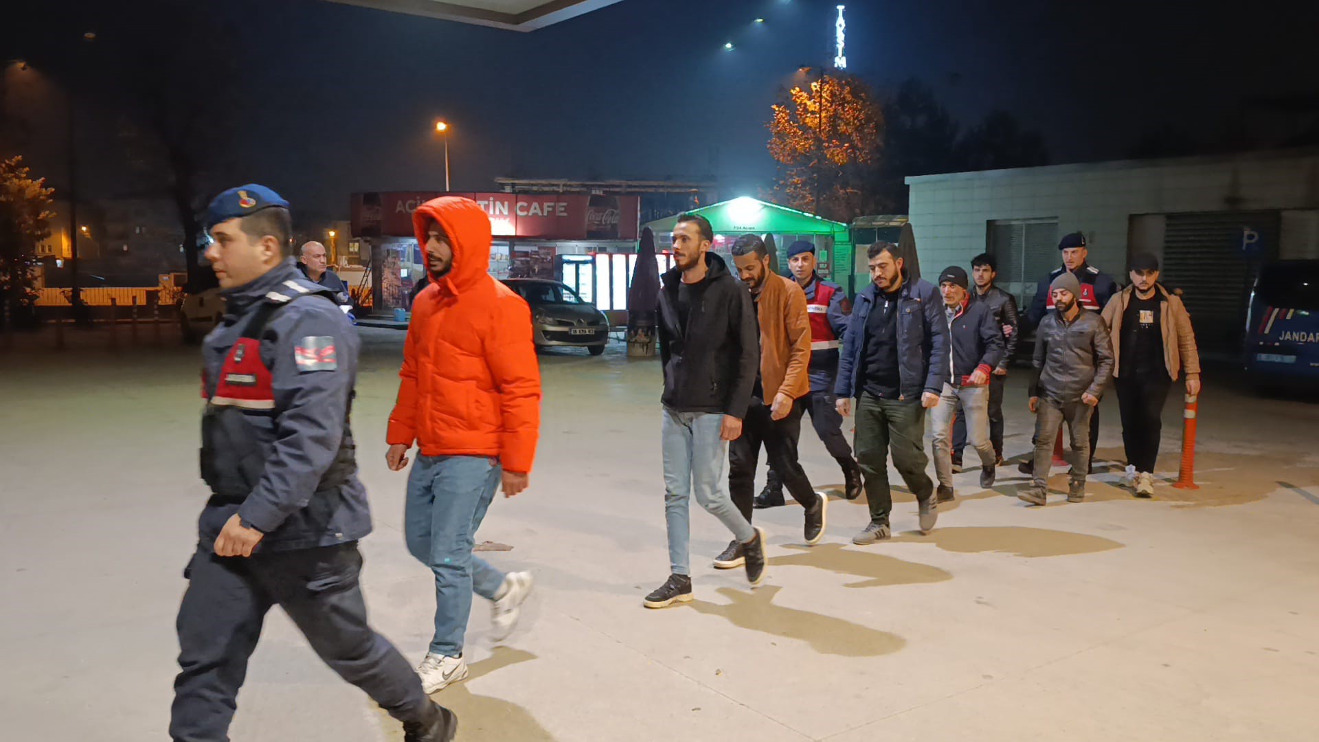 İnegöl'de 8 kaçak göçmen yakalandı