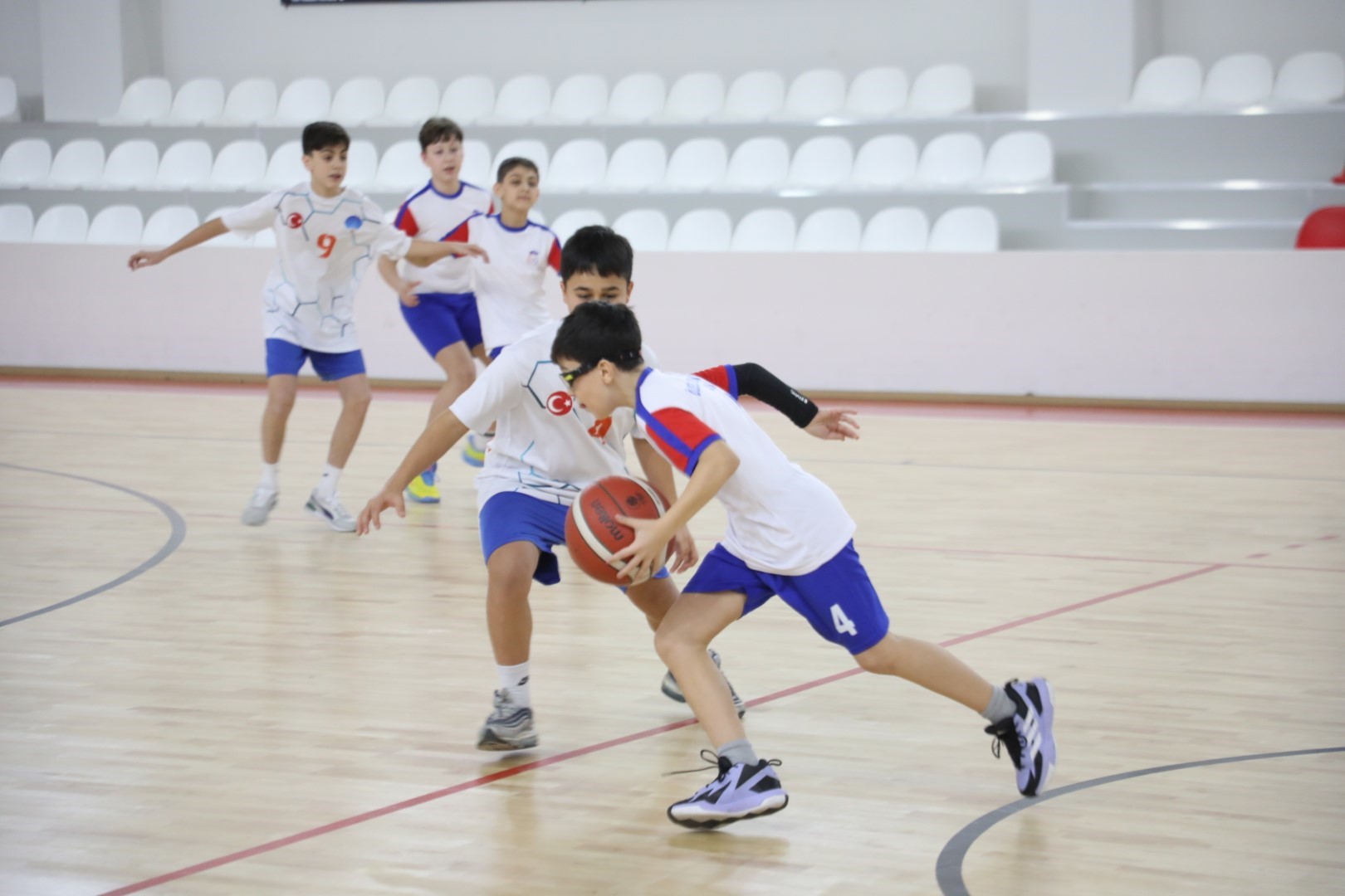 İnegöl’de Spor Festivali basketbol müsabakalarıyla start aldı