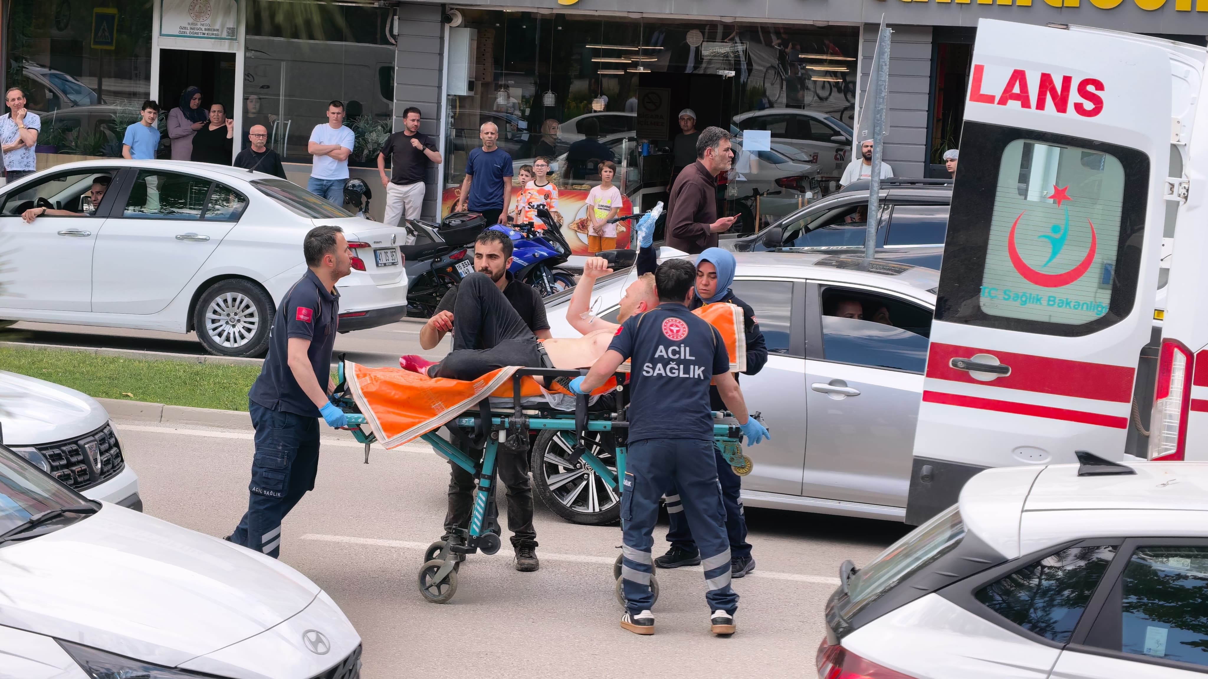 İnegöl'de Yol Verme Tartışması Bıçaklı Kavgaya Dönüştü: 5 Yaralı