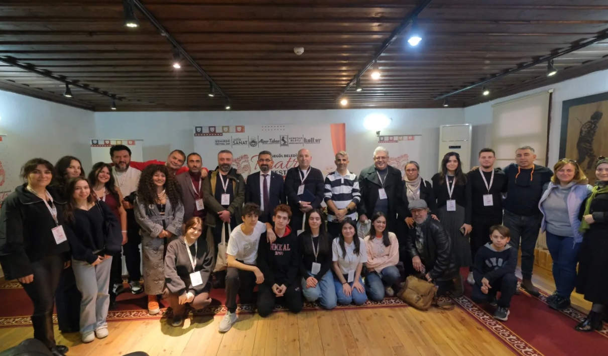 İnegöl’den Tiyatroya Düşünsel Bakış