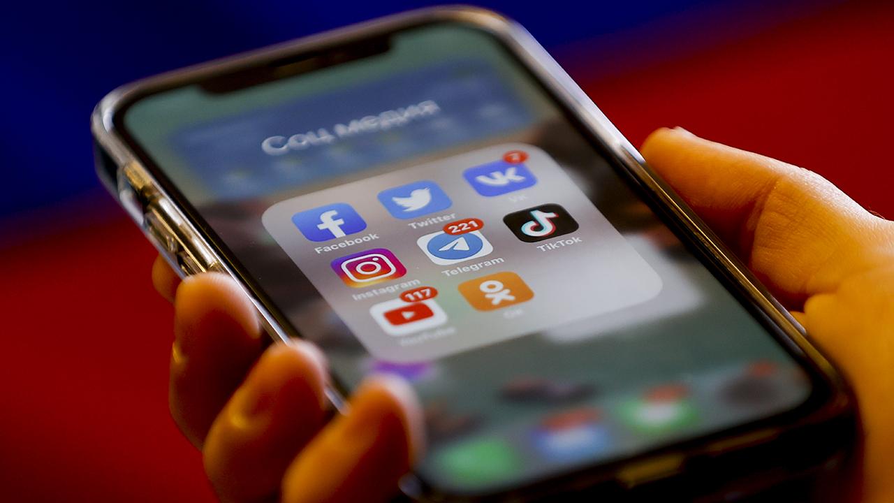 İngiltere'de 16 yaş altı için sosyal medya yasağı istişaresi başlatıldı