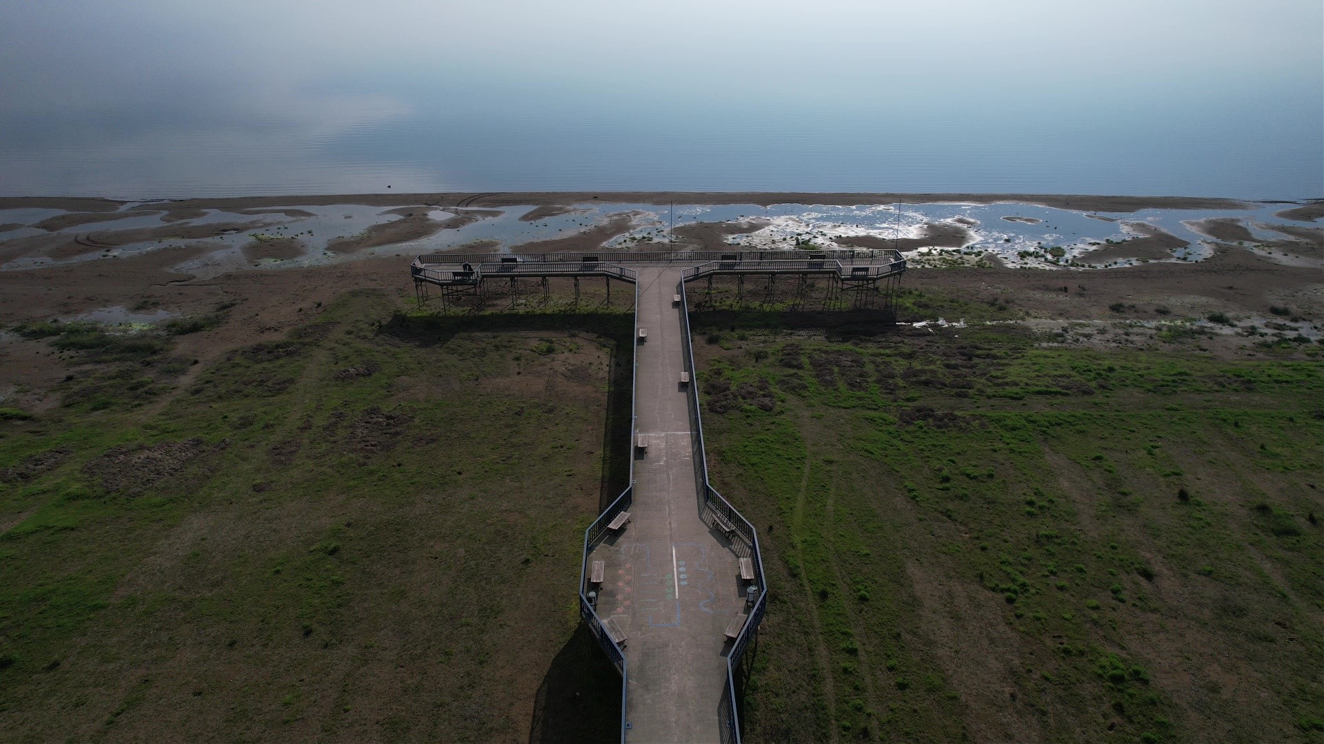 İznik Gölü'nde su çekilmesi alarm veriyor... İskele karada kaldı!