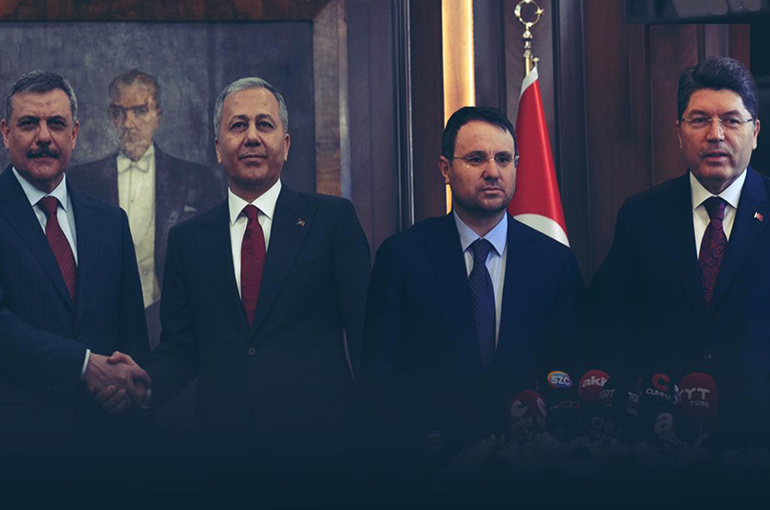 Kabine'de bayrak değişimi