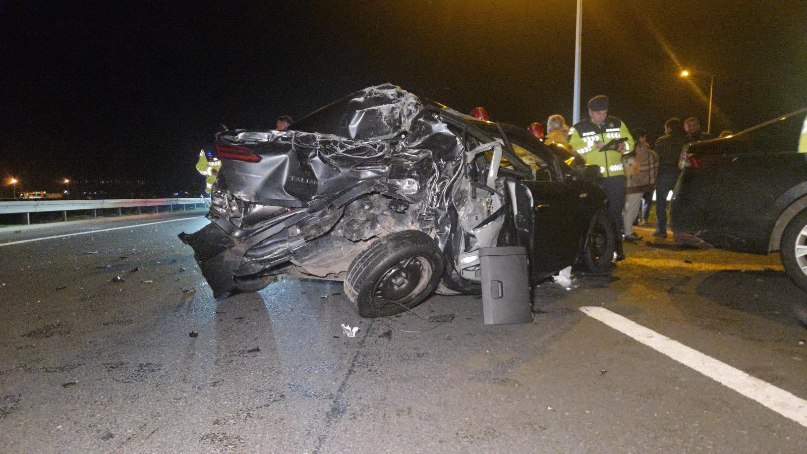 Kamyon Çarptı, Otomobil Savruldu: Otoyolda Can Pazarı