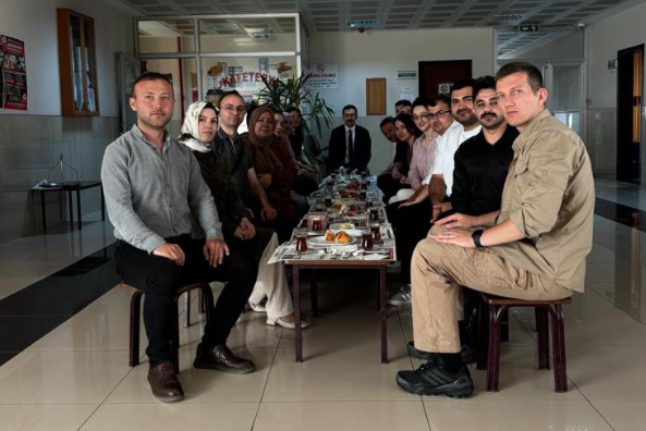 Karacabey Adliyesi’ne sabah en erken gelen personele sürpriz kahvaltı
