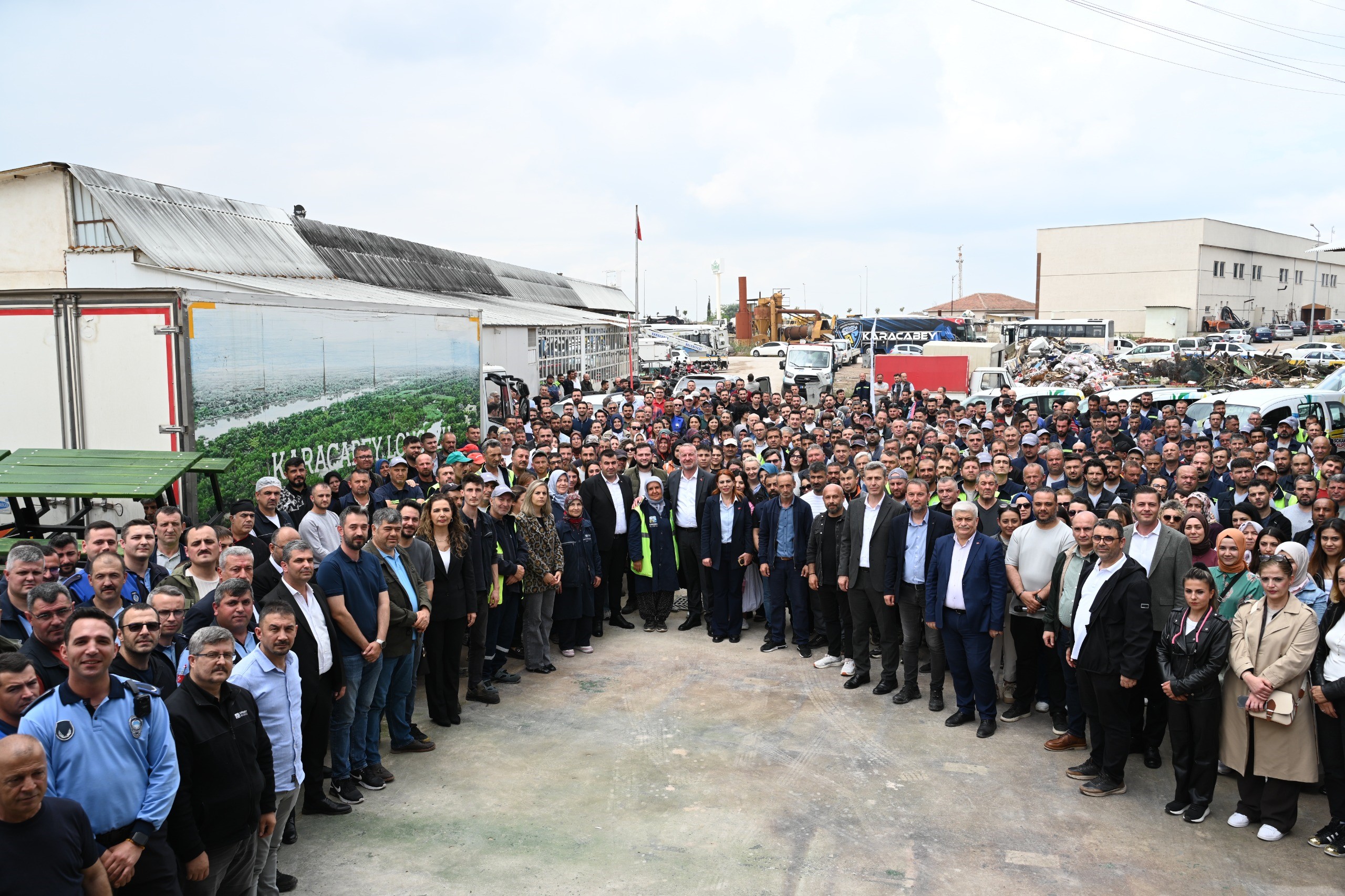Karacabey Belediyesi personeli bayramlaştı