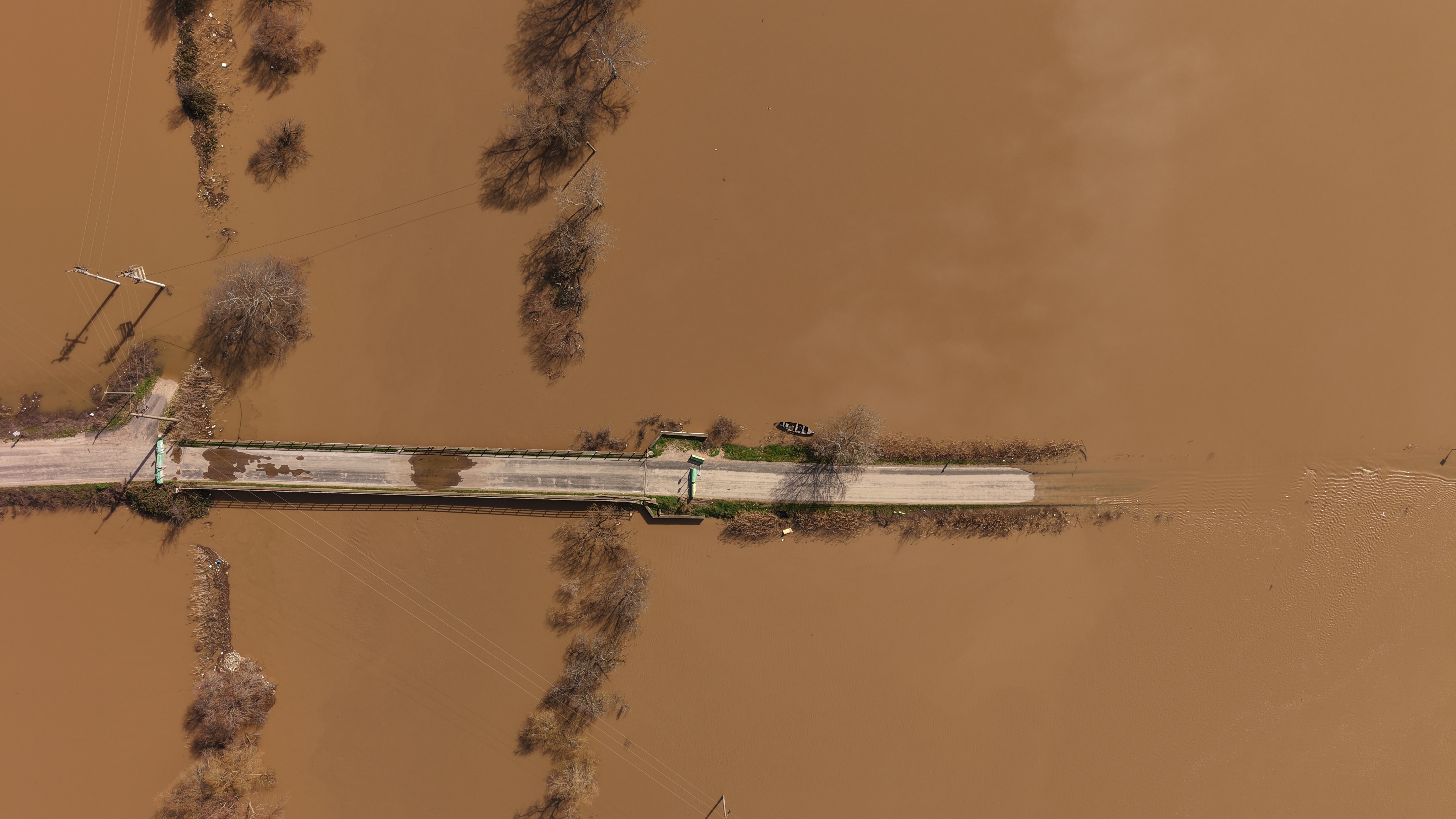 Karacabey Ovası'nda yaklaşık 20 bin dekarlık alan su altında kaldı