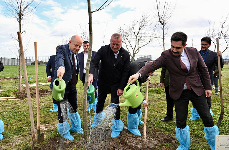 Karacabey'de fidanlar toprakla buluştu