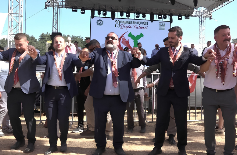 Karadeniz kültürü Bursa'da zirveye taşındı! 30 bin kişilik horon halkası