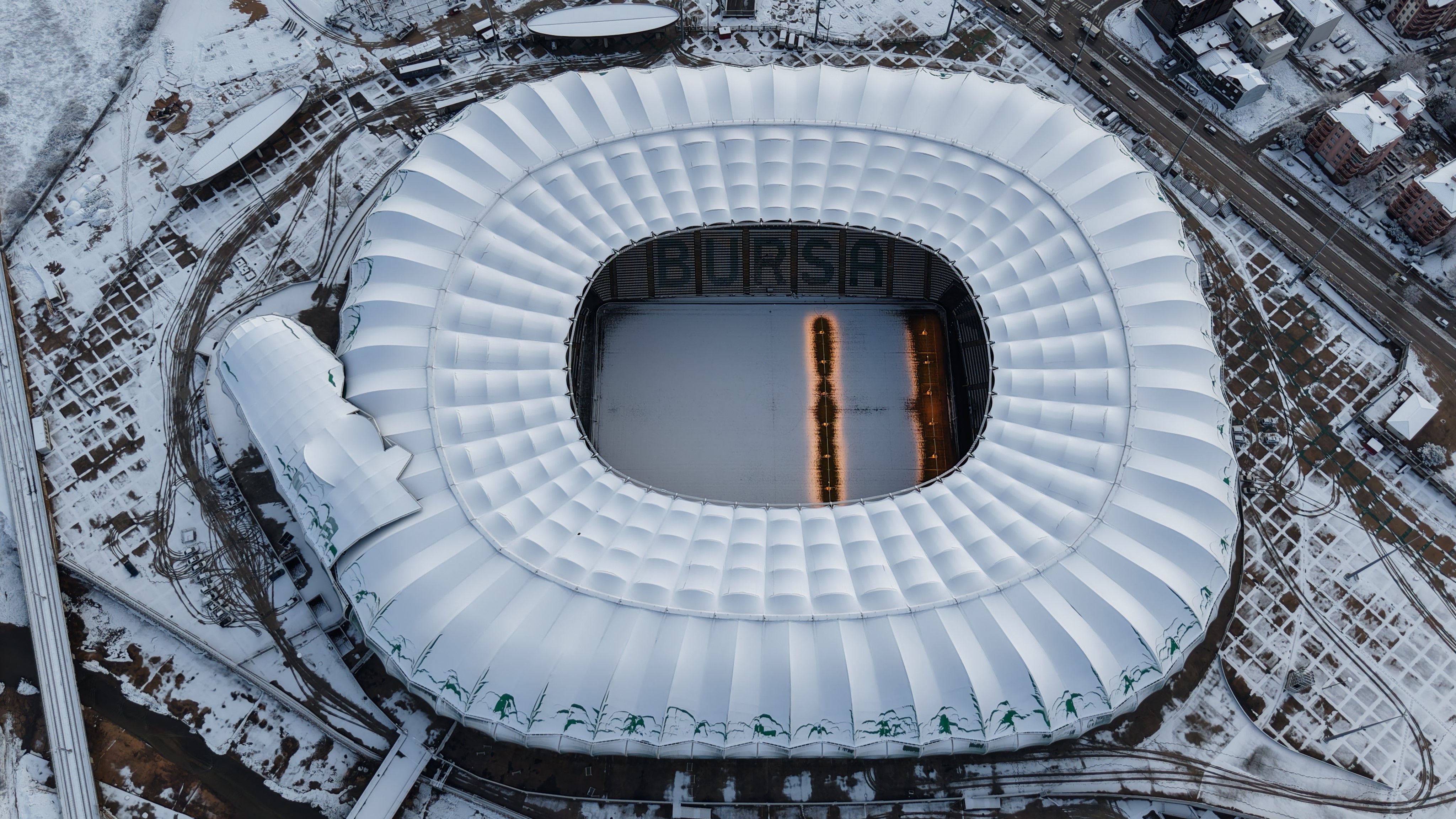 Karla kaplı Timsah Arena Stadyumu böyle görüntülendi
