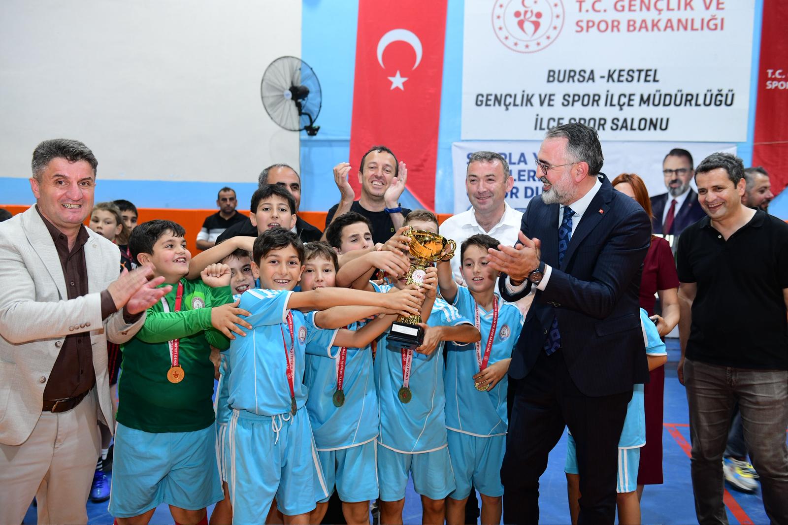 Kestel Belediyesi’nden Spora Tam Destek: Formalar Dağıtıldı, Şampiyonlar Ödüllendirildi