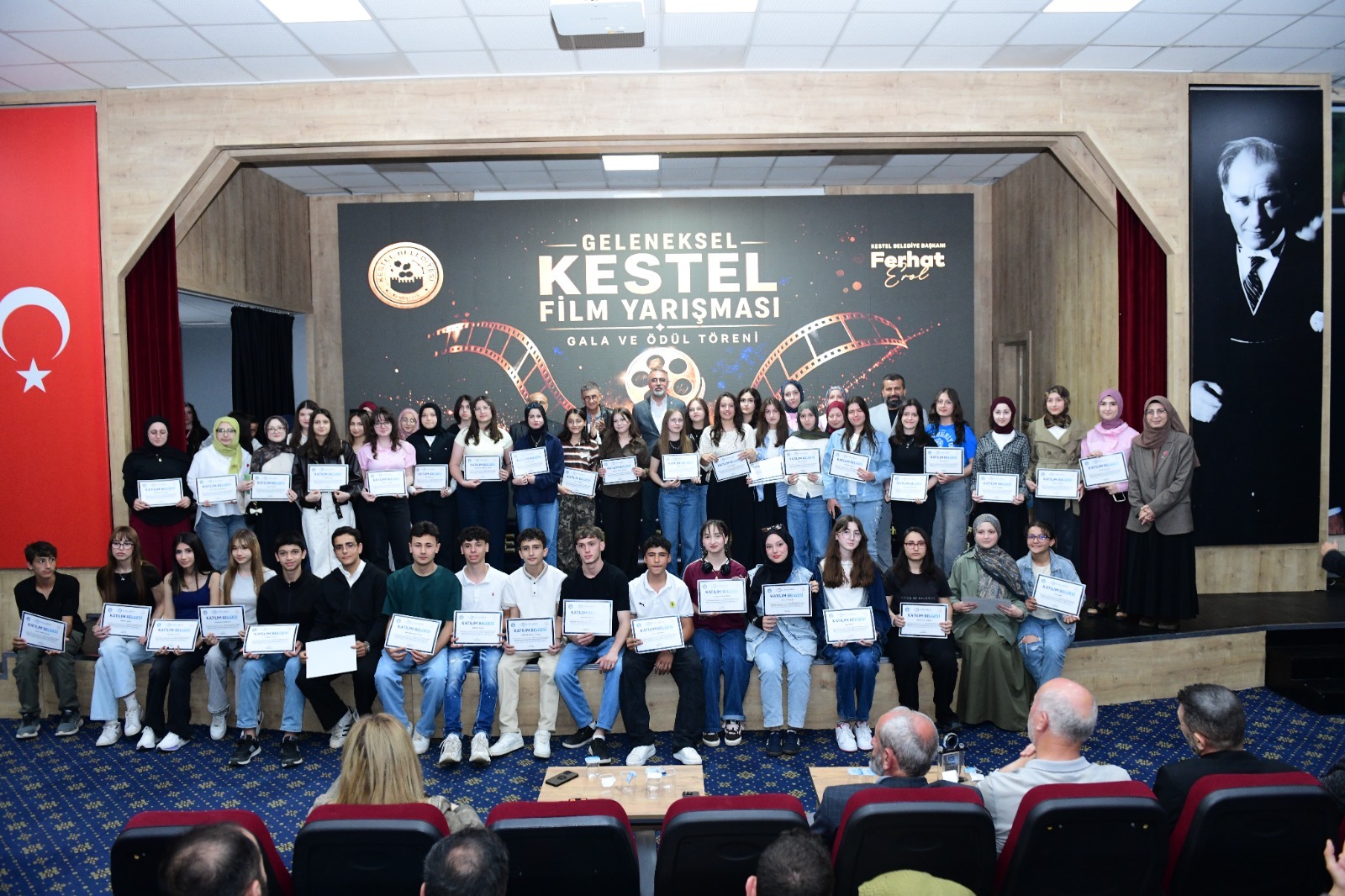 Kestel’de Unutulmaz Final Gecesi : Vicdanı Anlatan Filmler Ayakta  Alkışlandı