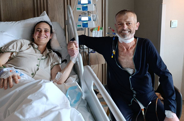 Kızının karaciğeri ile hayata tutundu