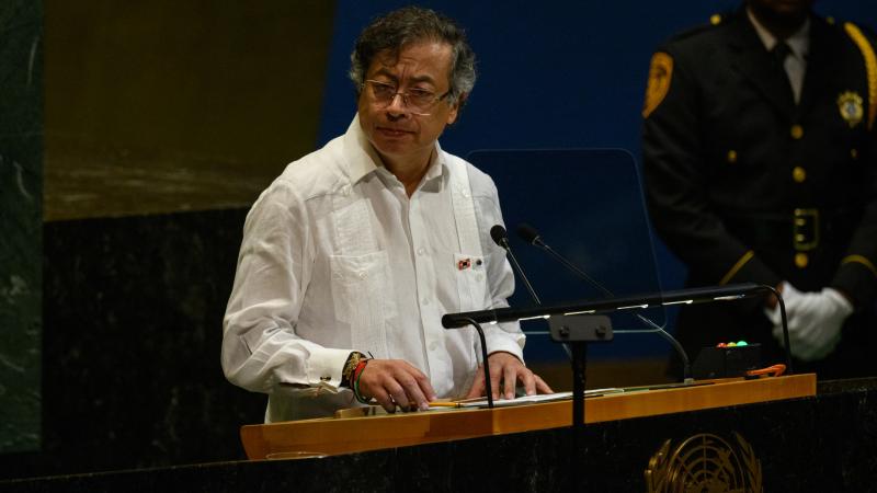 Kolombiya Devlet Başkanı Petro: Venezuela saldırı altında