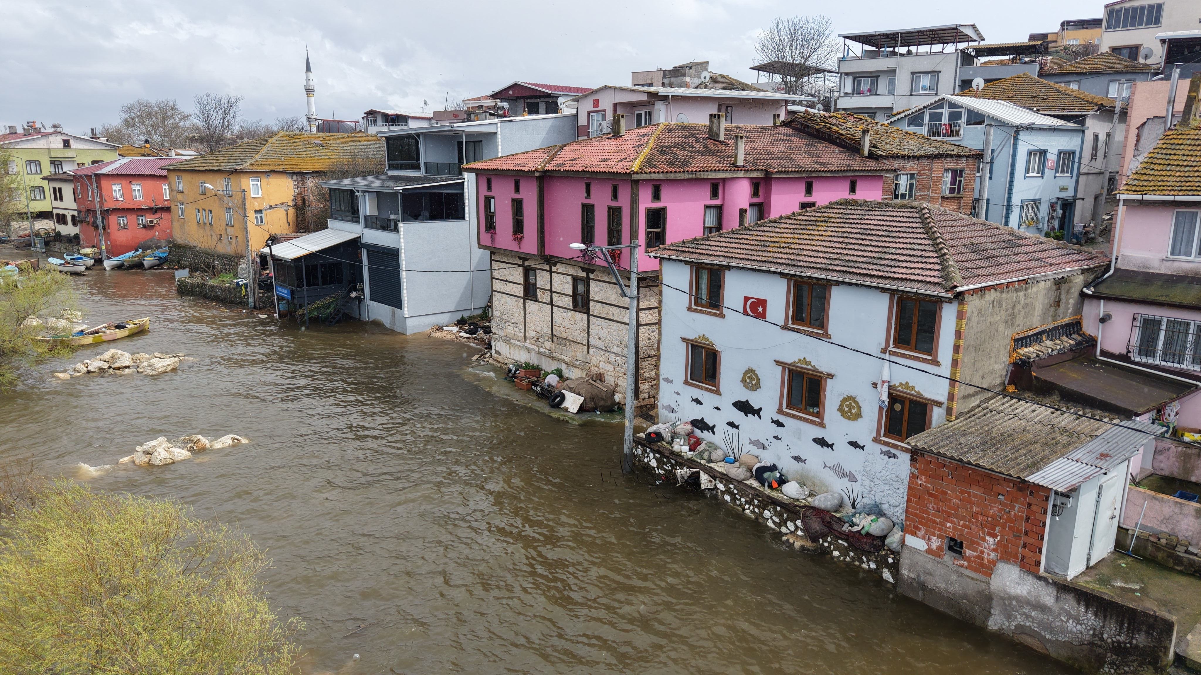 “Küçük Venedik”te Büyük Su Baskını: Yollar kapandı!