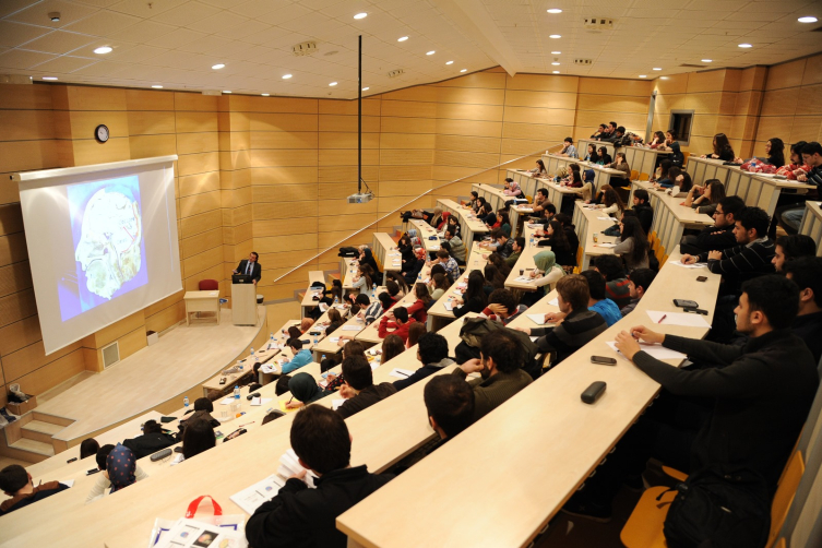 Lisans eğitiminde yeni dönem: Üniversiteler 3 yıla mı düşecek?