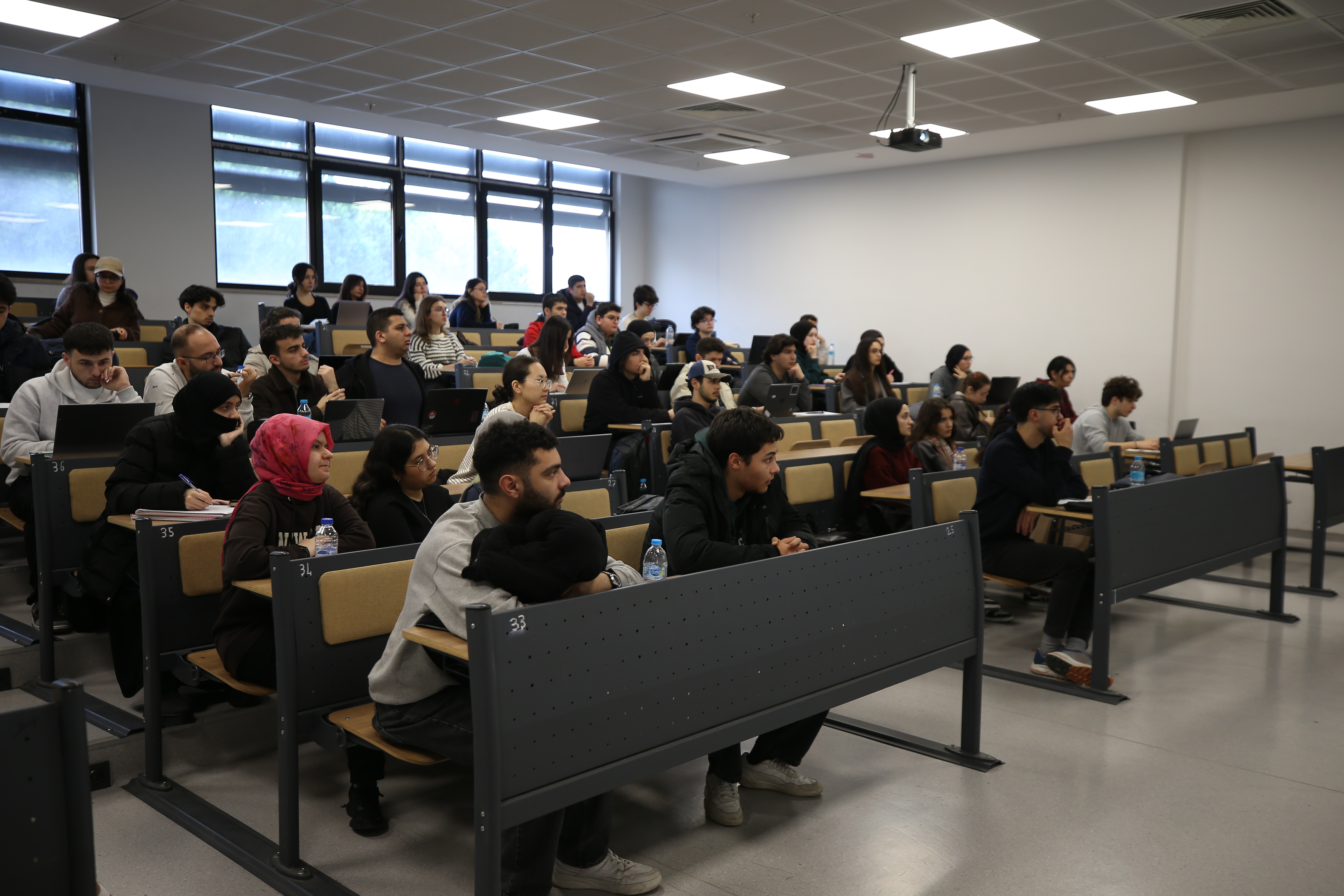 Lise öğrencileri "bilinçli tercih" yapabilmek için üniversite deneyimi yaşıyor