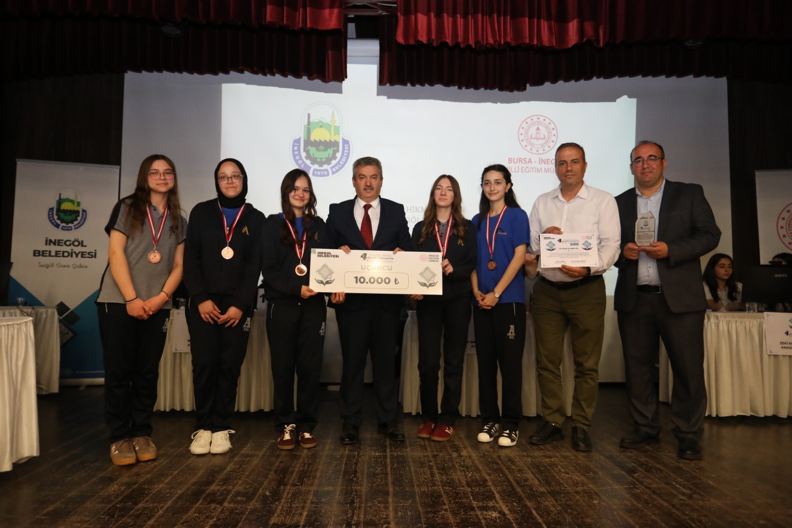 Liseliler İnegöl Bilgisiyle Yarıştı