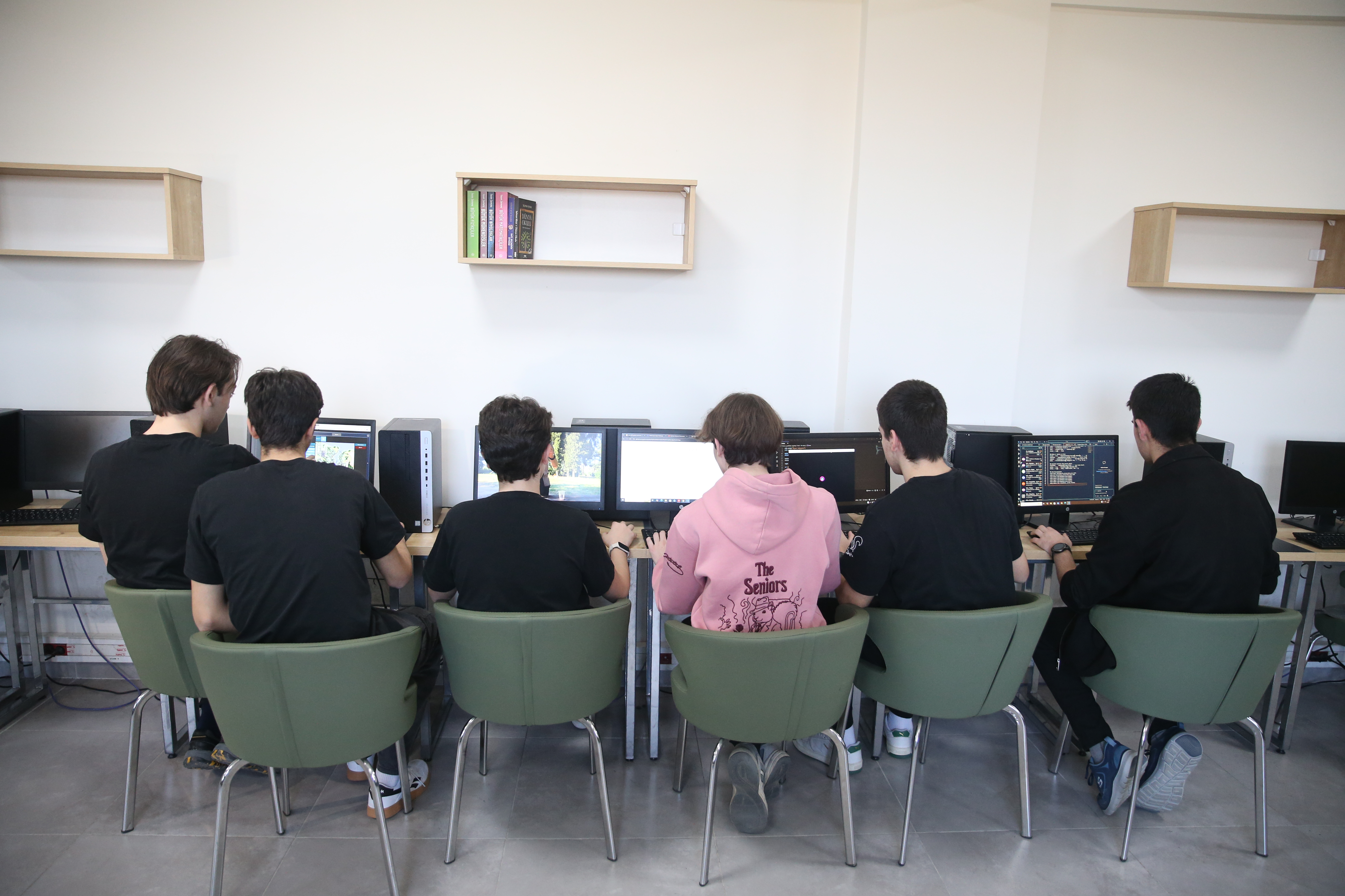 Liselilerin geliştirdiği yazılımla uzayda yapılacak deney sanal ortamda simüle edilebiliyor