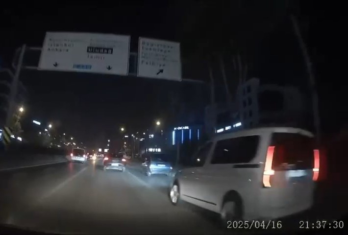 Makas atan araçlar, trafiği tehlikeye soktu