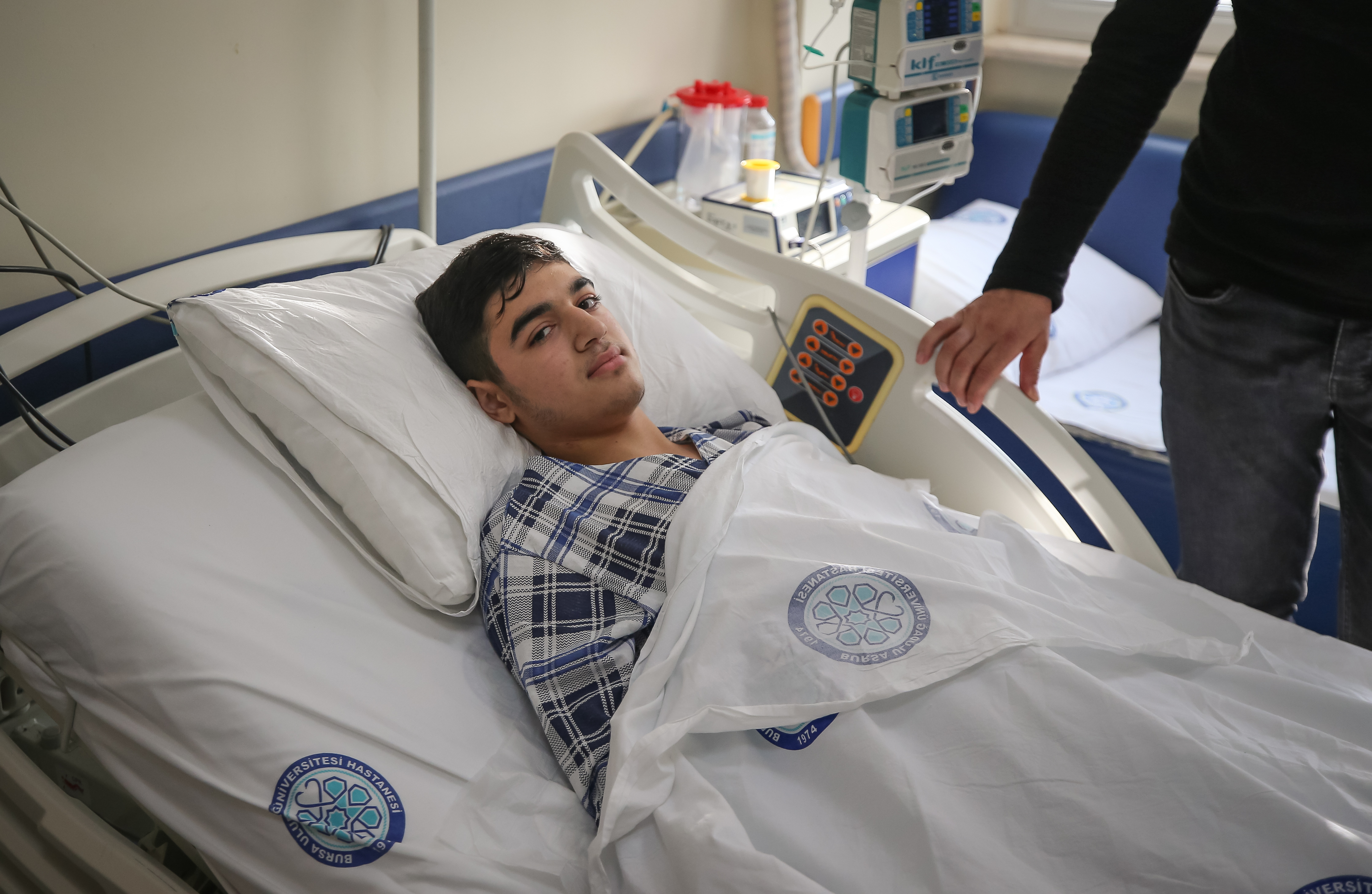 Mantardan zehirlenen genç babasının karaciğeriyle hayata tutundu