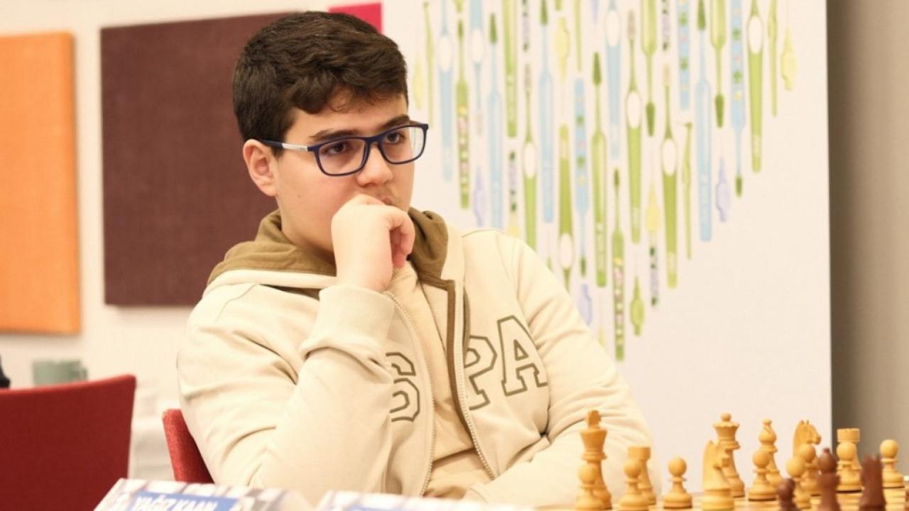 Milli satranççı Erdoğmuş, Fransız şampiyonu mat etti