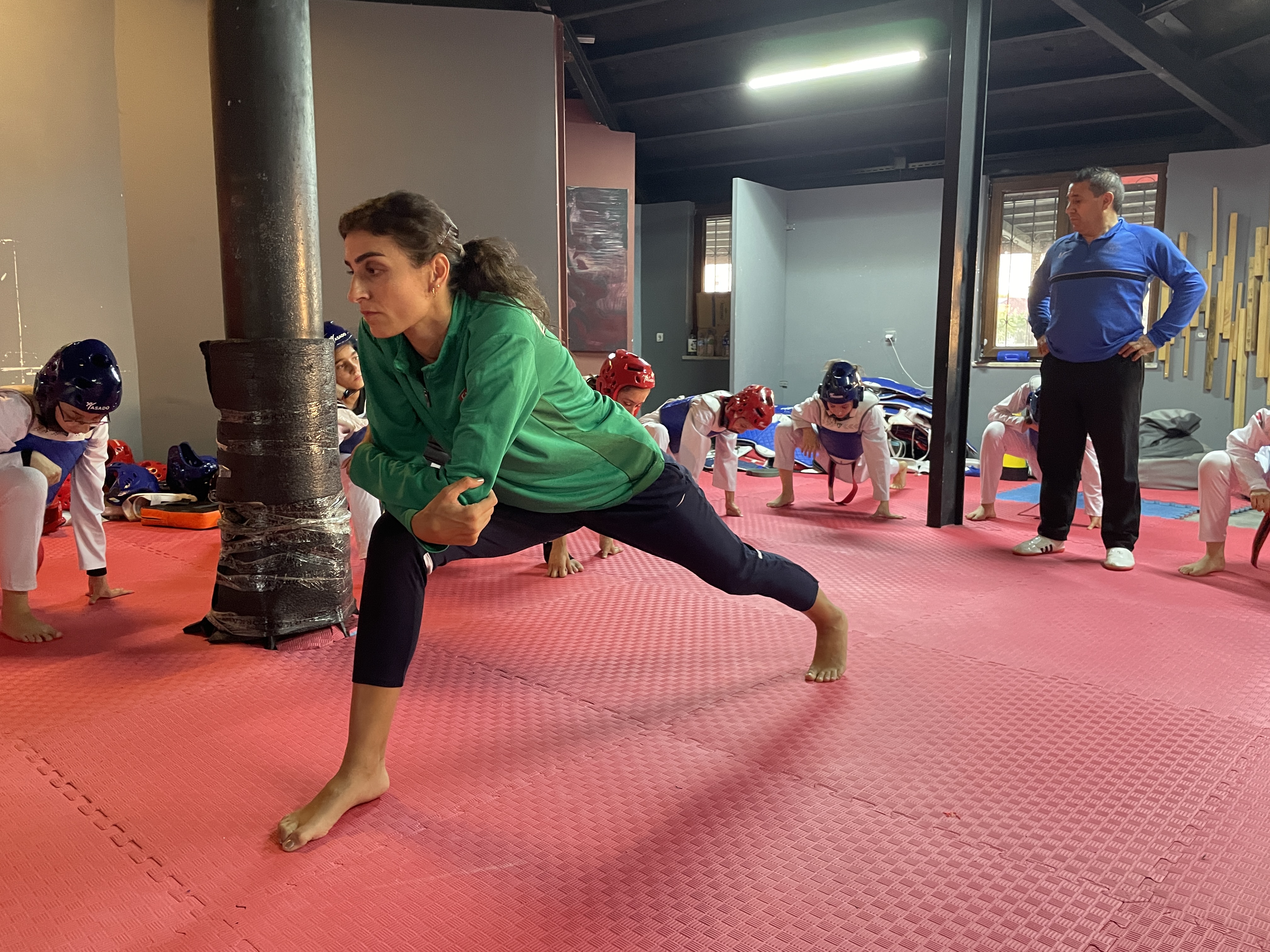 Milli tekvandocu Hatice Kübra İlgün, dünya şampiyonasına parktaki lokalde hazırlanıyor