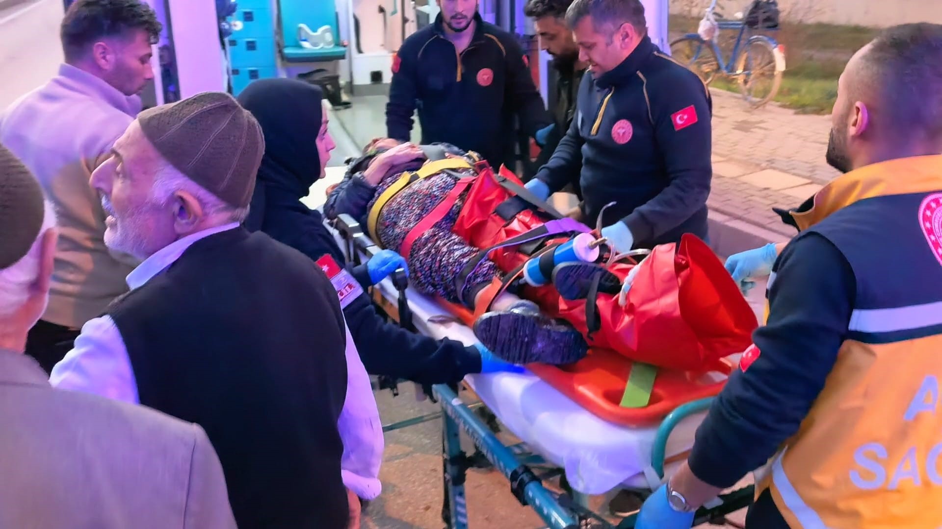 Motosiklet kadına çarptı: 2 yaralı