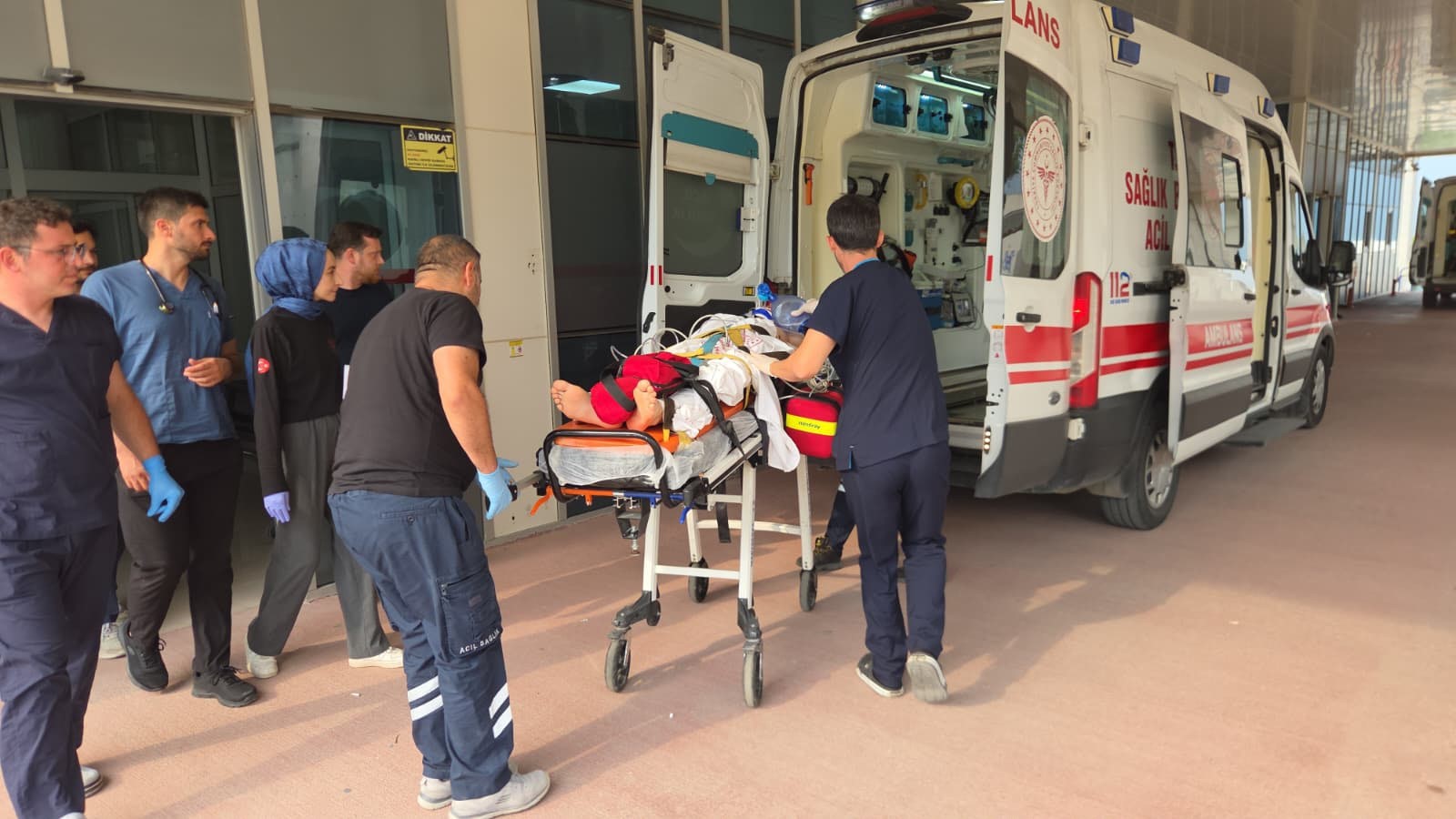Motosiklet virajda savruldu sürücü ağır yaralı