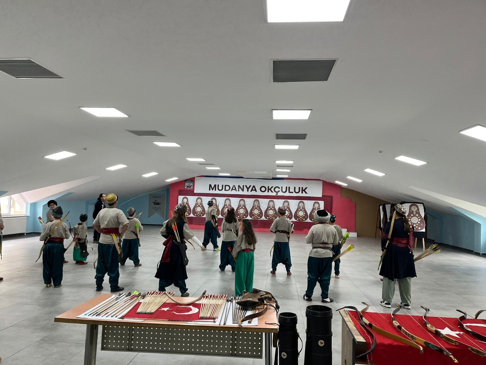 Mudanya'da öğrencilere yönelik okçuluk etkinliği büyük ilgi gördü