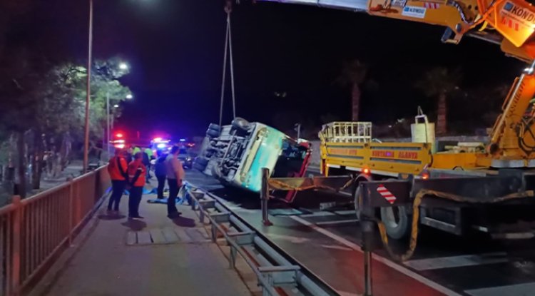 Alanya Kestelspor otobüsü kaza yaptı