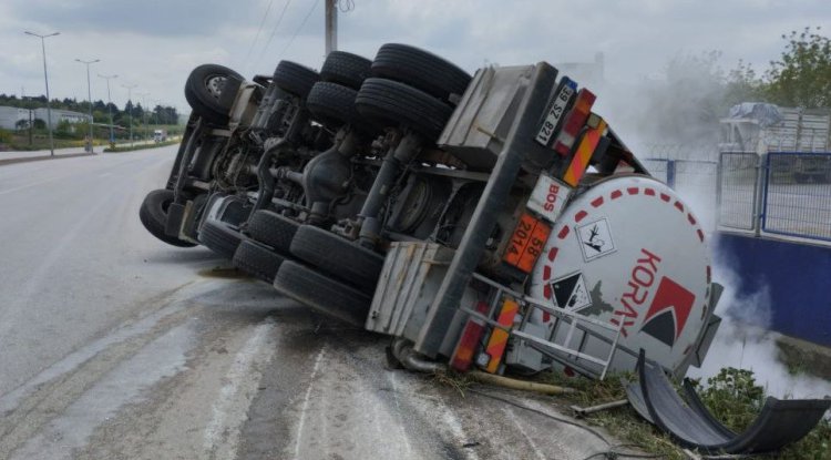Bandırma'da kimyevi madde yüklü tanker devrildi: 1 yaralı