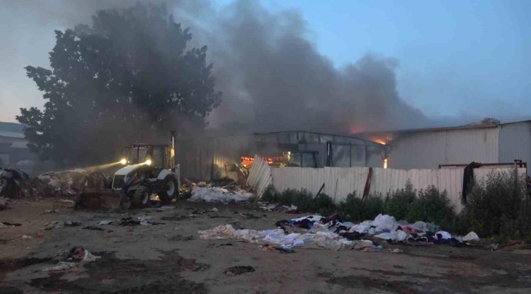 Bursa’da geri dönüşüm fabrikasında çıkan yangın söndürüldü