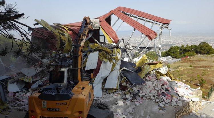 Bursa'da kaçak villa yıkıldı