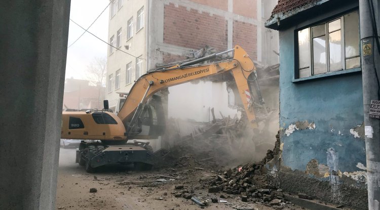 Bursa'da 86 metruk bina yıkıldı