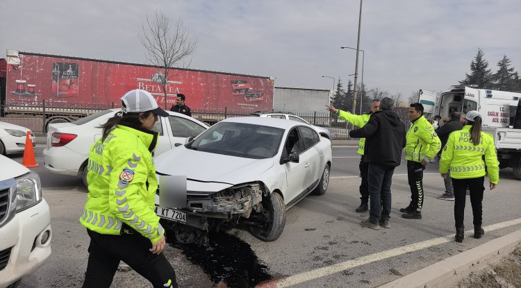 Bursa'da otomobiller çarpıştı: 2 yaralı
