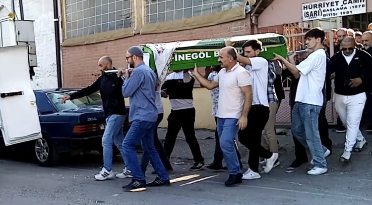 Doğum günü eğlencesi dönüşü kazada hayatını kaybeden 3 genç toprağa verildi