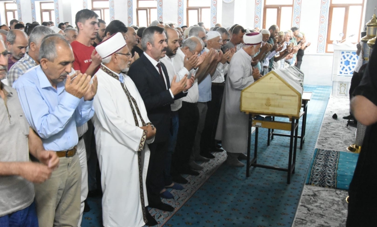 HELİKOPTER KAZASINDA HAYATINI KAYBEDEN ARİF CEZ BURSA’DA SON YOLCULUĞUNA UĞURLANDI