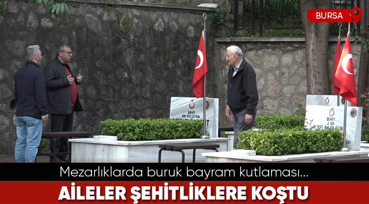 Şehit yakınları bayramın ilk ziyaretinde şehitliğe koştu