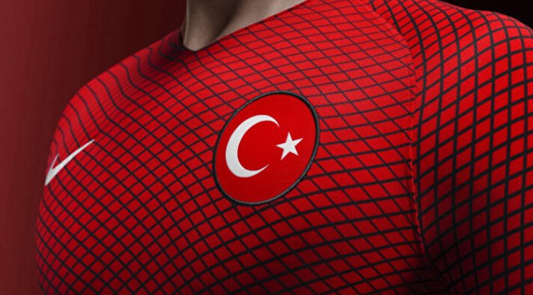 Türk futbol tarihinin en iyi 10 yerli futbolcusu