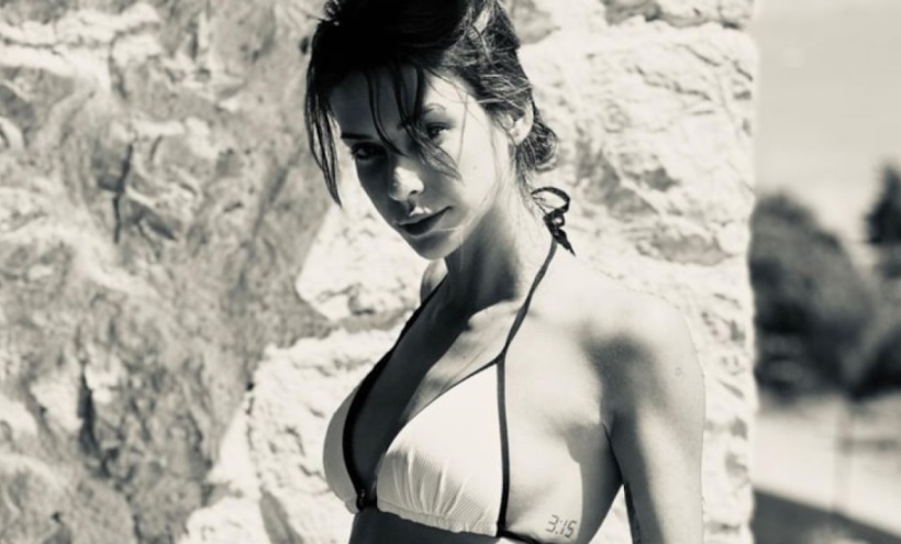 Ünlü oyuncu Devrim Özkan'dan bikinili pozlar