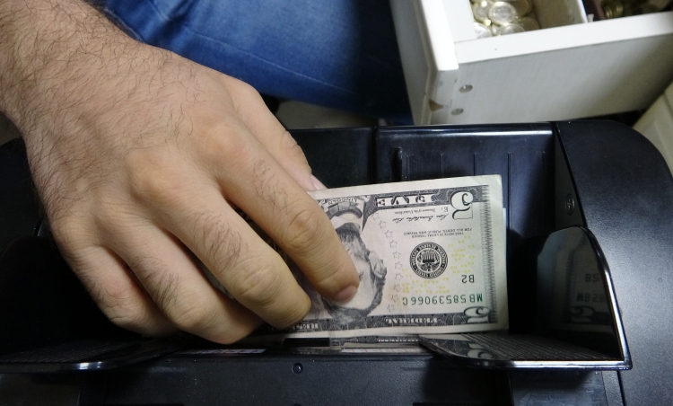 YANLIŞ HESAP YAPTI! BİN 680 DOLAR FAZLA PARA VERDİ