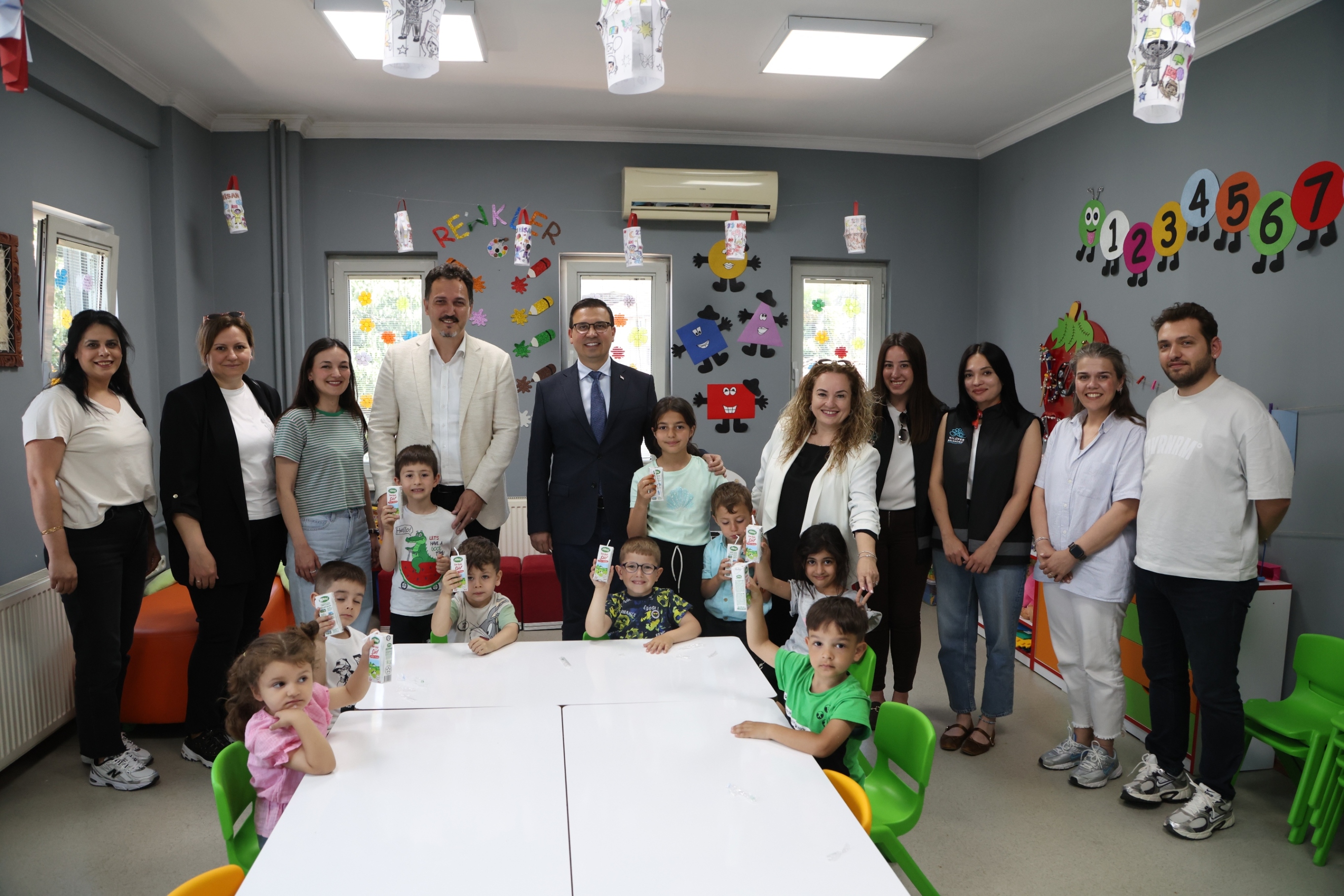 Nilüfer Belediyesi çocukların süt tüketimini destekliyor