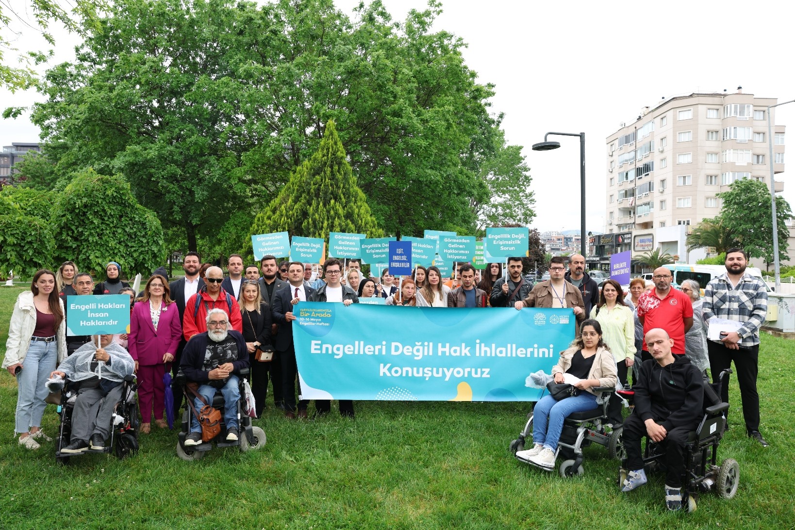 Nilüfer'de sloganlar engelleri aşmak için yükseldi