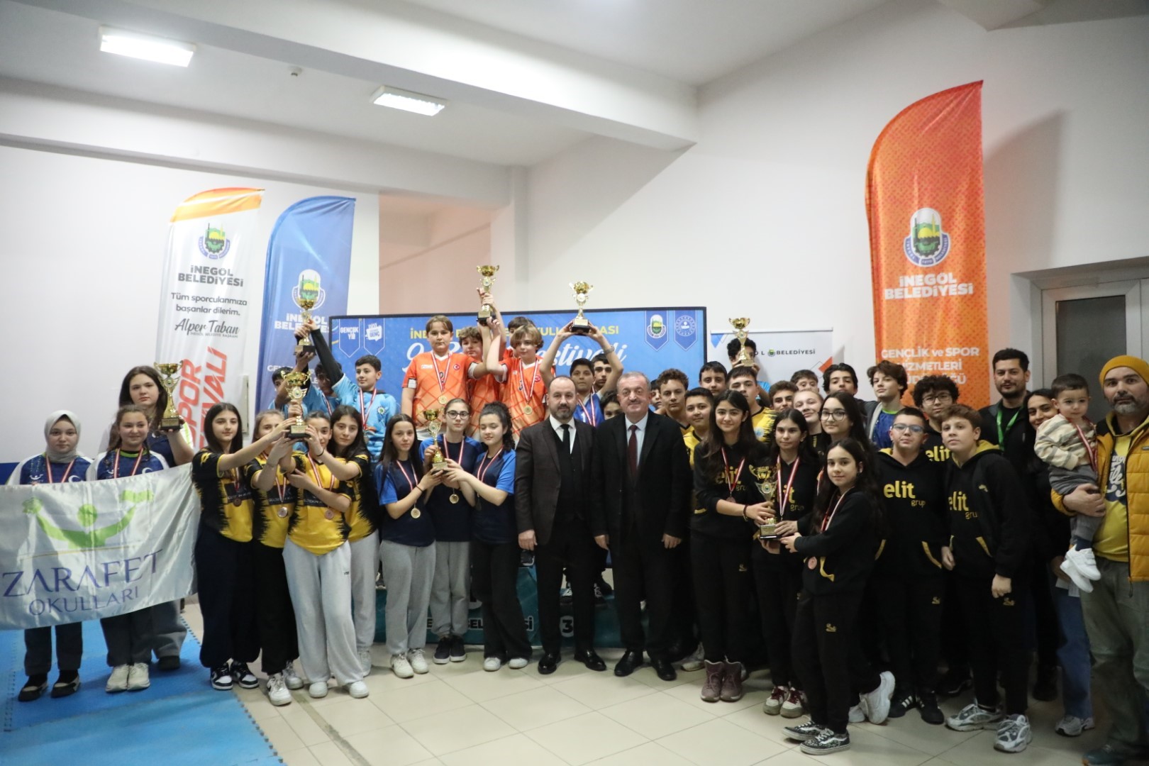 Öğrenciler dart turnuvasında kıyasıya mücadele etti